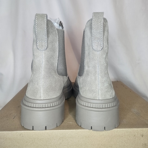 Steve Madden Mayslie Taupe Suede Slip On Booties Chelsea Sz 5 NWT Retail $100 - Picture 5 of 8